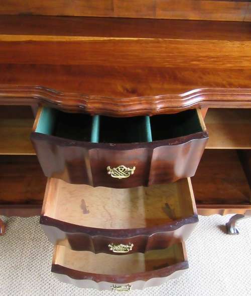 WOW A STUNNING BALL & CLAW WELSH DRESSER IN GOOD CONDITION BY MACMEE FURNITURE