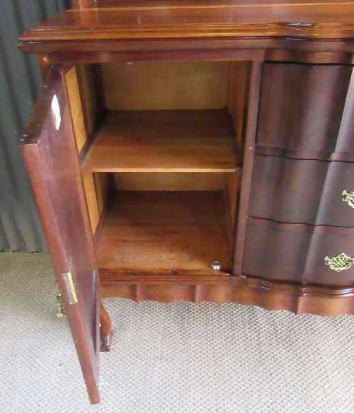 WOW A STUNNING BALL & CLAW WELSH DRESSER IN GOOD CONDITION BY MACMEE FURNITURE