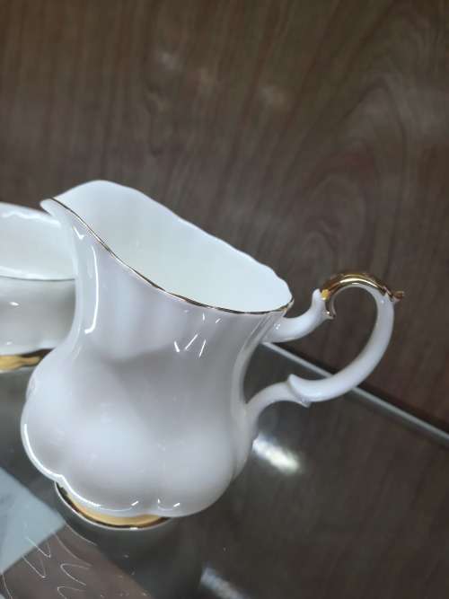 Royal Albert Valdor Large Creamer and Sugarbowl