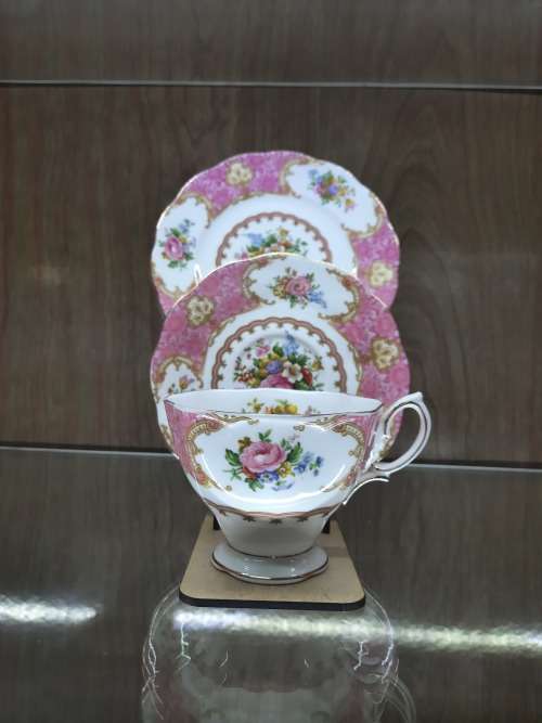 Royal Albert Lady Carlyle Trio