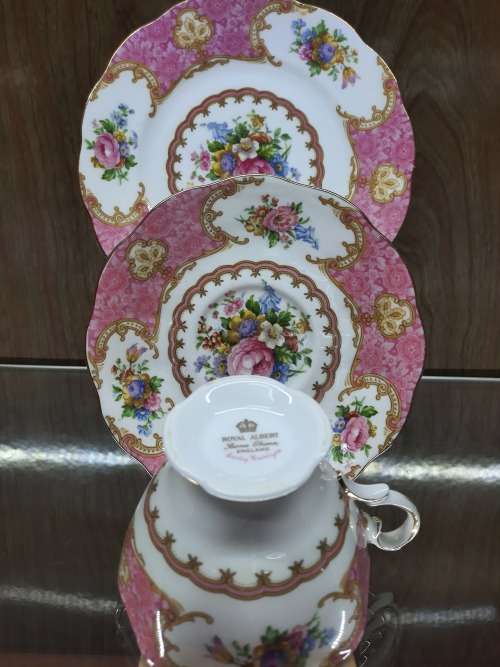Royal Albert Lady Carlyle Trio
