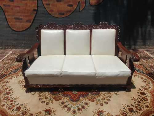 Beautifully carved three-seater imbuia Ball and Claw in good condition