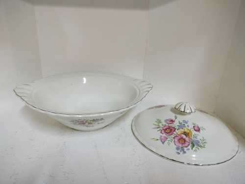 Beautiful Vintage J & G Meakin Double Handled Casserole/Vegetable Bowl with a Lid