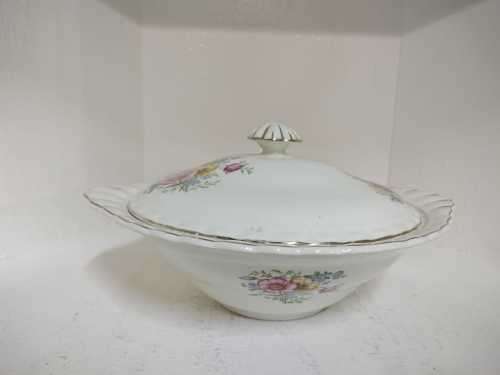 Beautiful Vintage J & G Meakin Double Handled Casserole/Vegetable Bowl with a Lid