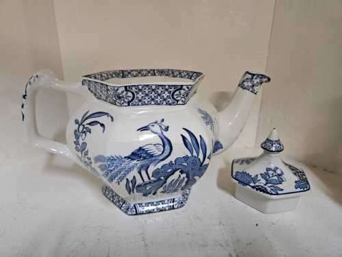 Antique Yuan blue and white china 4 to 6 Cup Tea Pot by Wood and Sons