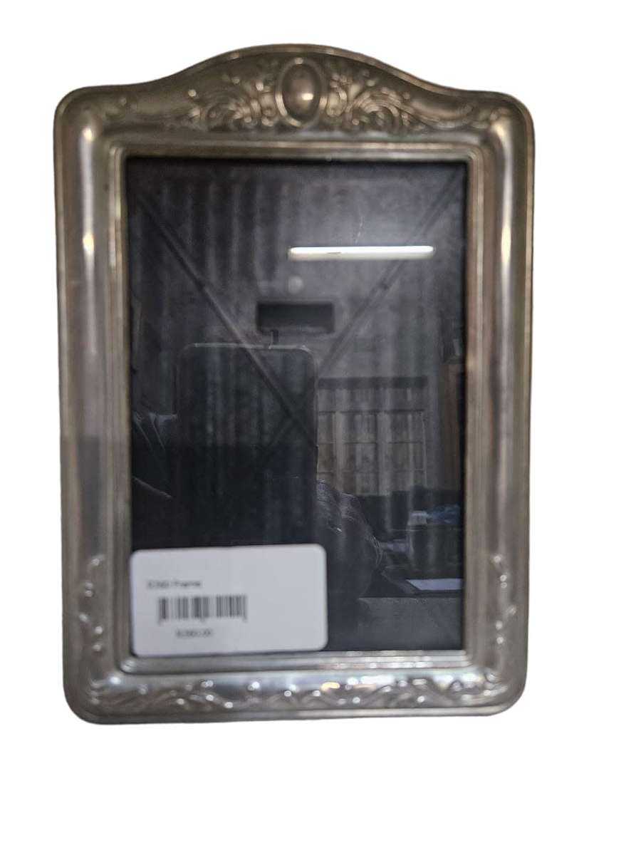 Art Nouveau style silver plated frame. Measuring 19x13cm