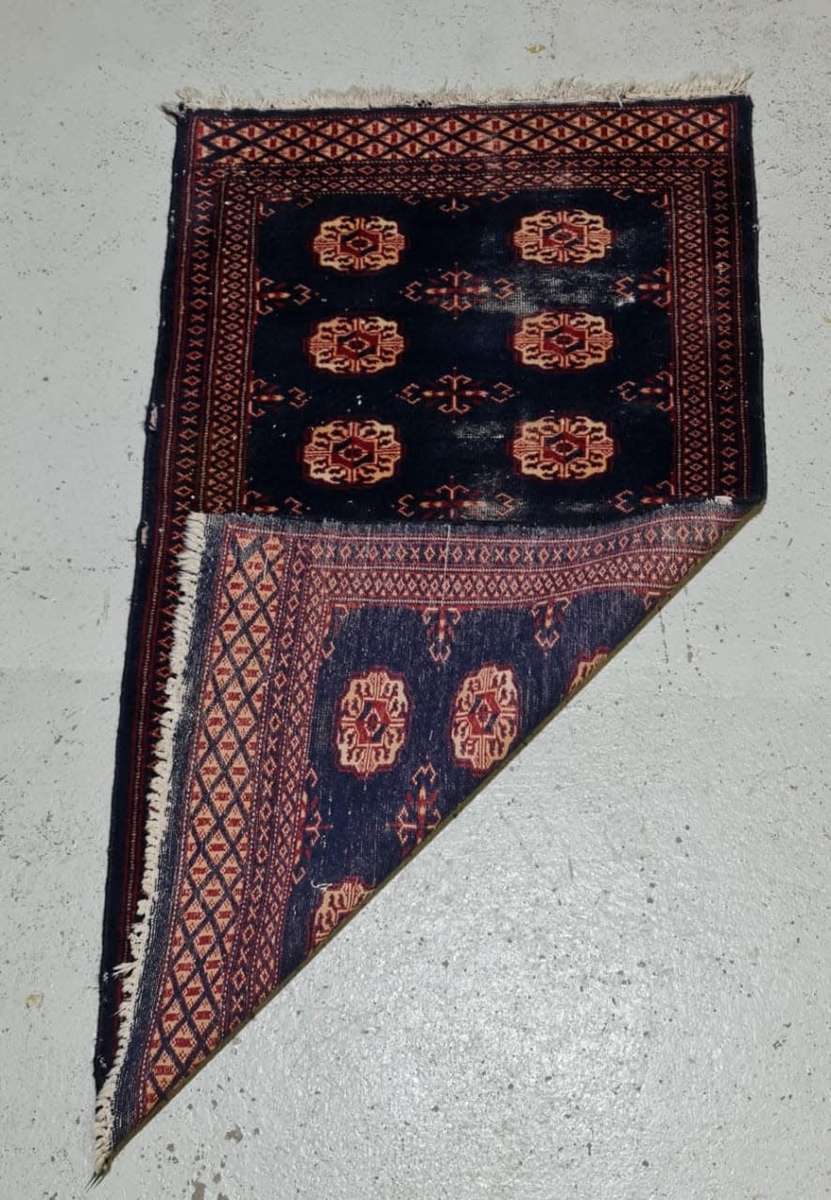 Vintage Mori Bakori Persian Carpet. Measuring 132x78cm