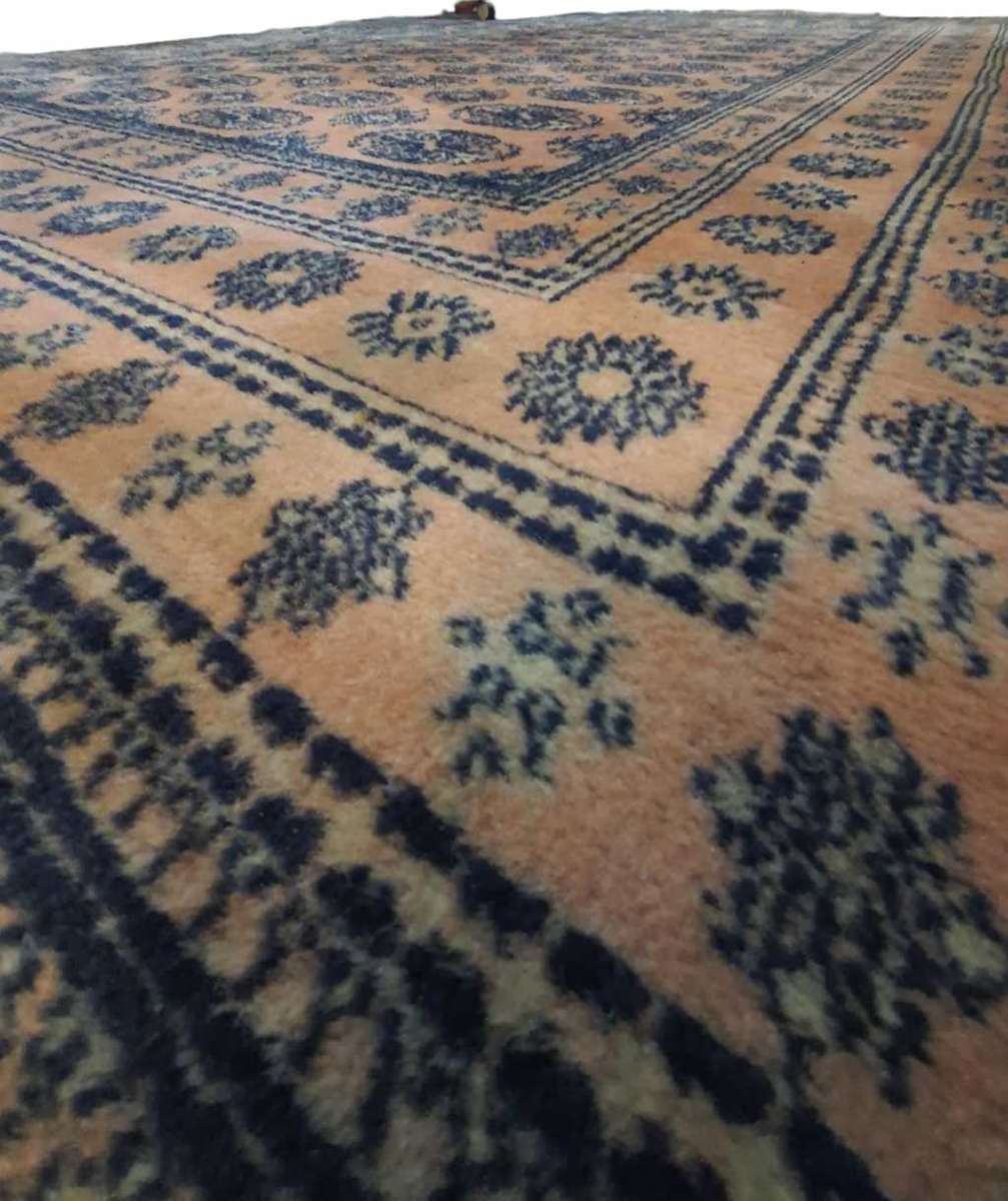 This stunning Vintage Mori Bakori Persian Carpet measures 235x166cm