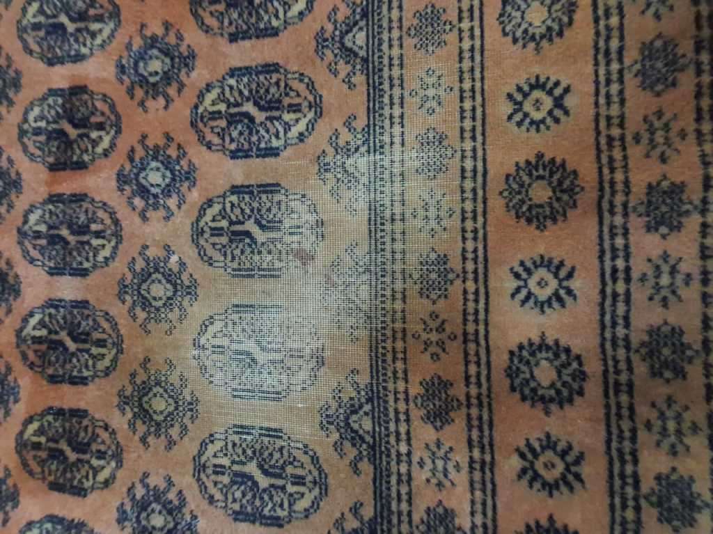 This stunning Vintage Mori Bakori Persian Carpet measures 235x166cm