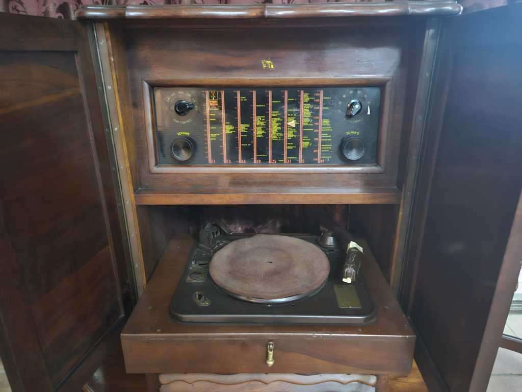 Ball & Claw Showcase Radio Cabinet, a stunning piece of furniture that captures the vintage charm