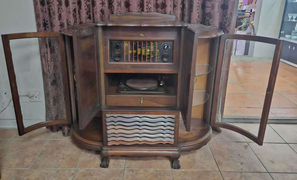 Ball & Claw Showcase Radio Cabinet, a stunning piece of furniture that captures the vintage charm