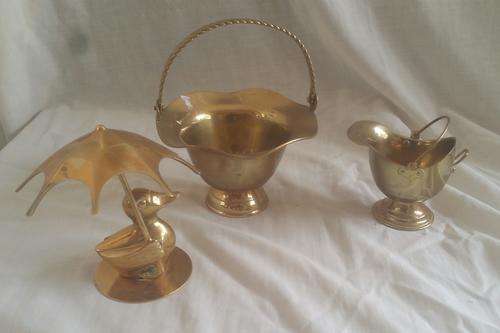 COLLECTION OF BRASS ITEMS
