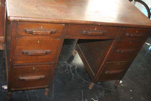 MAGNIFICENT RHODESIAN TEAK DESK WITH THE MOST BEAUTIFUL TURNED LEGS