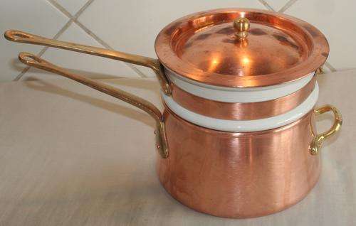 EXQUISITE COPPER POT WITH A LID AND COPPER HANDLE AND A FANTASTIC PORCELIAN INNER