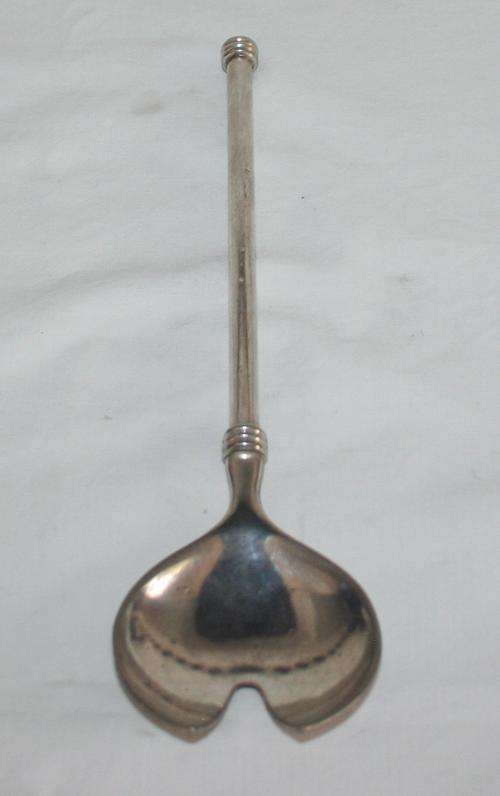 AN GORGEOUS EPZING ITALIAN SILVER COLOR SALAD SPOON