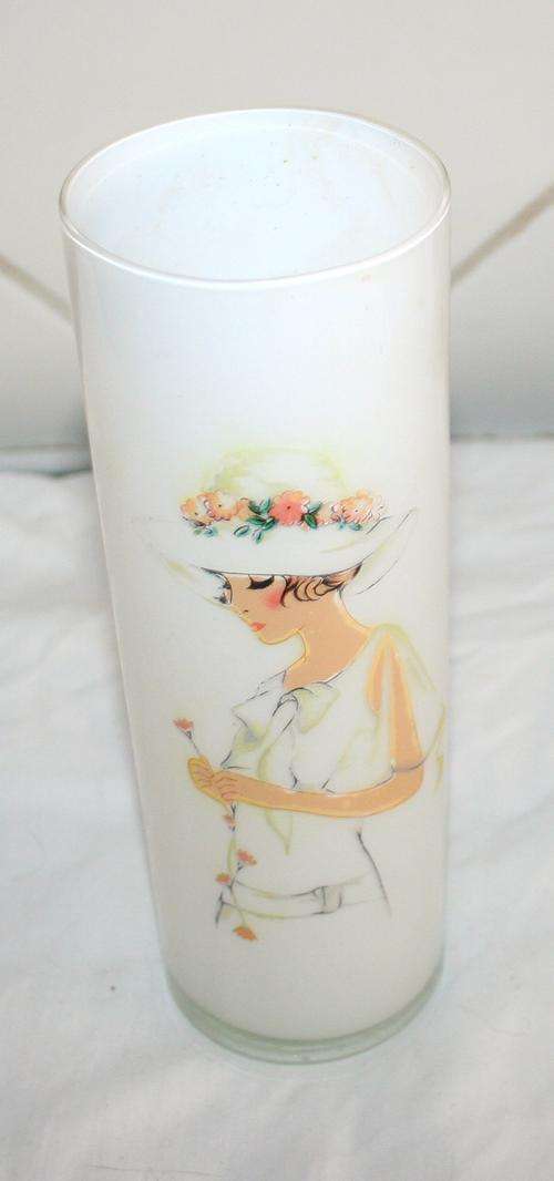 A AMAZING VINTAGE WHITE GLASS VASE WITH FIGURE OF LADY IN THE ORIGINAL BOX