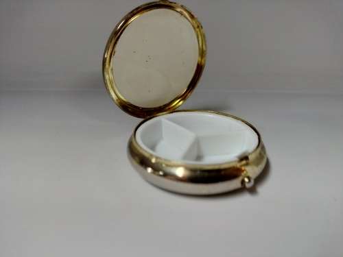 Vintage Cameo Pill Box