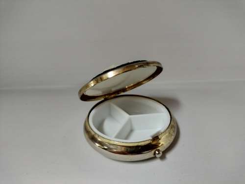 Vintage Cameo Pill Box