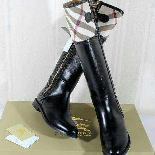 Designer Ladies Black Side Zip Flat Boots - Size 5