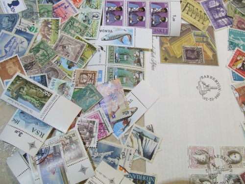 1000+ Mix world used stamps