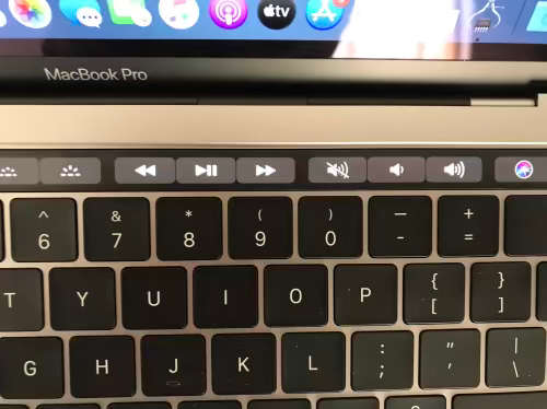 Macbook Pro 15,4 Touch Bar i5 Demo Unit