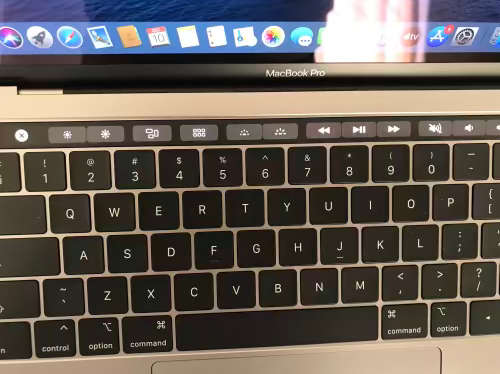 Macbook Pro 15,4 Touch Bar i5 Demo Unit