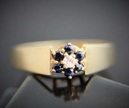 BLUE SAPPHIRE AND DIAMND FLOWER RING. 9ct GOLD