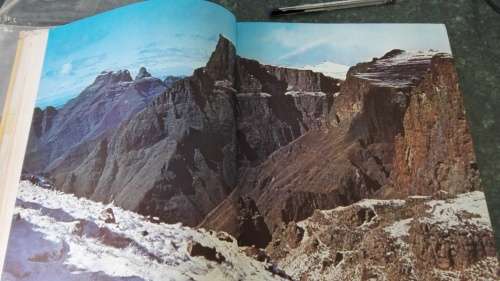 BARRIER OF SPEARS Drama of the Drakensberg by R O PEARSE First Edition 1973