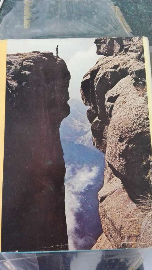 BARRIER OF SPEARS Drama of the Drakensberg by R O PEARSE First Edition 1973