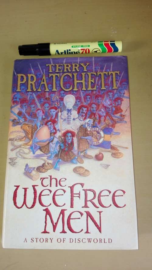 2 Books TERRY PRATCHETT THE WEE FREE MEN A Story of Discworld PLUS The Amazing Maurice and his Educa