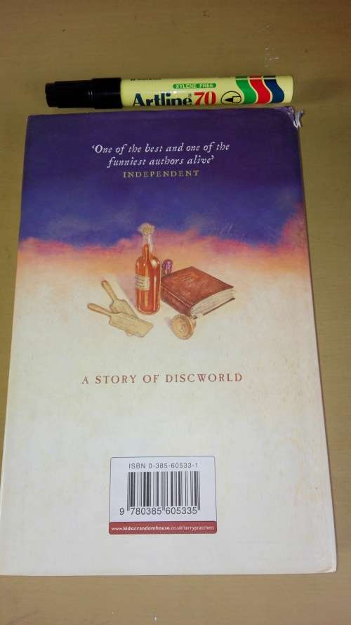 2 Books TERRY PRATCHETT THE WEE FREE MEN A Story of Discworld PLUS The Amazing Maurice and his Educa