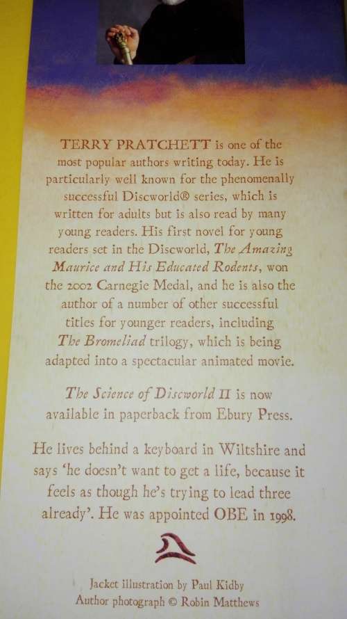 2 Books TERRY PRATCHETT THE WEE FREE MEN A Story of Discworld PLUS The Amazing Maurice and his Educa