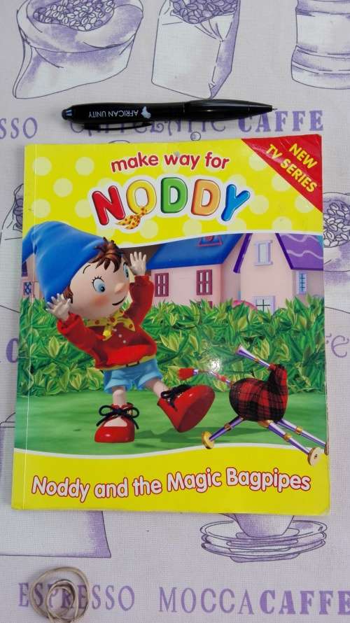 7 X  ENID BLYTON   NODDY BOOKS  ( Softcover )