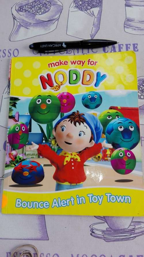 7 X  ENID BLYTON   NODDY BOOKS  ( Softcover )