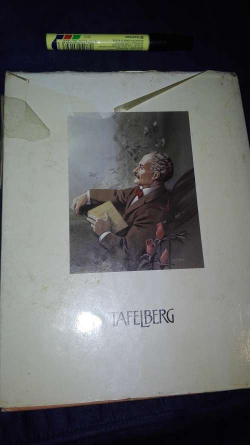 LANGENHOVEN IN VOLKLEUR GEREDIGEER Deur LEON ROUSSOUW Geillustreer Deur Angus McBride