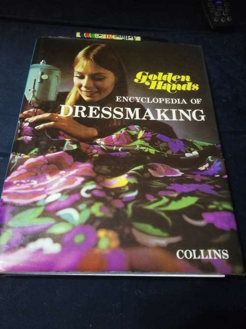 GOLDEN HANDS ENCYCLOPEDIA of DRESSMAKING  ( Course for the home dressmaker - making clothes sewing
