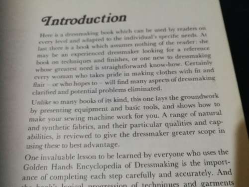 GOLDEN HANDS ENCYCLOPEDIA of DRESSMAKING  ( Course for the home dressmaker - making clothes sewing