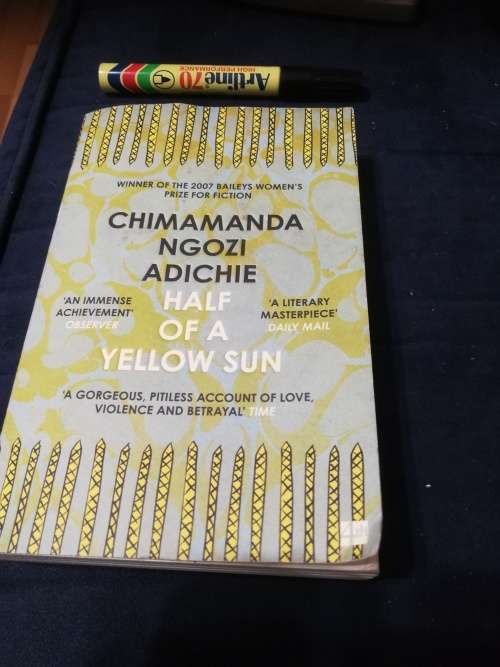 HALF A YELLOW SUN CHIMAMANDA NGOZI ADICHIE ( Winner of the 2007 women`s prize for fiction )