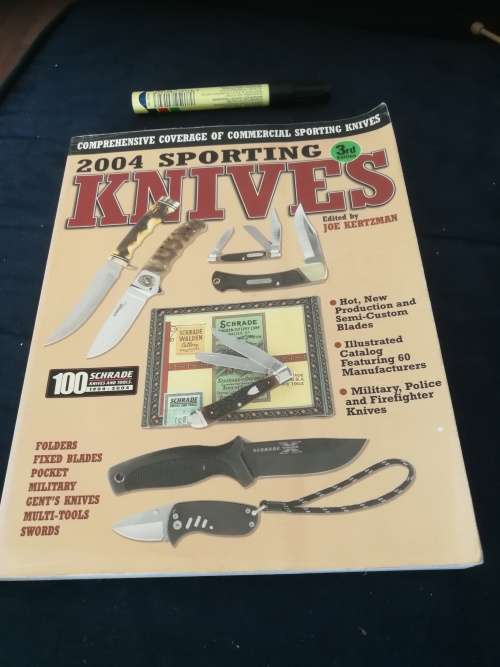 2004 SPORTING KNIVES edited by JOE KERTZMAN  Comprehensive coverage of commercial sporting knives