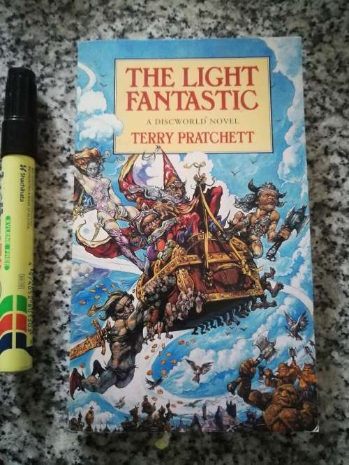 THE LIGHT FANTASTIC  TERRY PRACHETT ( Discworld Novel )