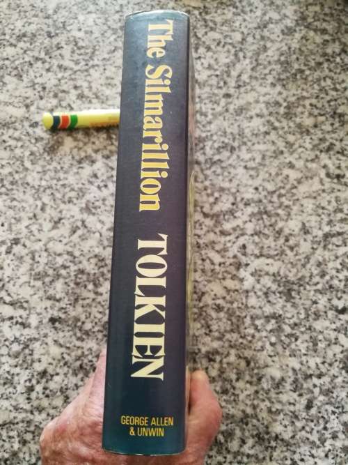 THE SILMARILLION TOLKIEN  (  Hardcover Edition First Published 1977  )