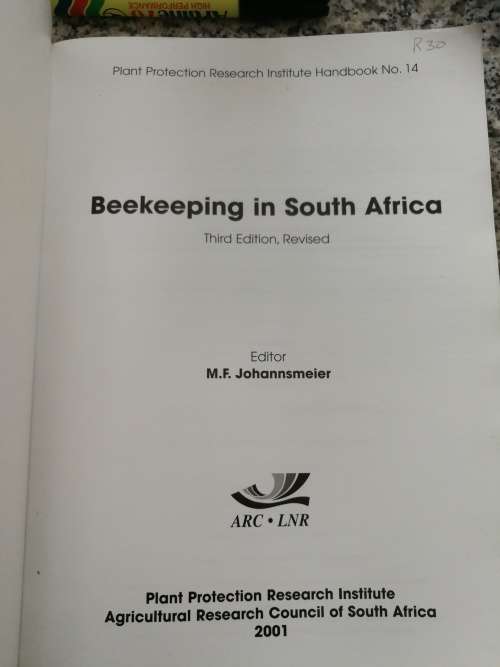 BEEKEEPING IN SOUTH AFRICA Edited M F JOHANNSMEIER Plant Protection Research Institute Bee keeping