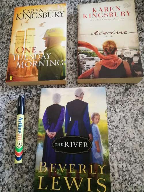 Bundle of 3 Books KAREN KINGSBURY BEVERLY LEWIS Christian books