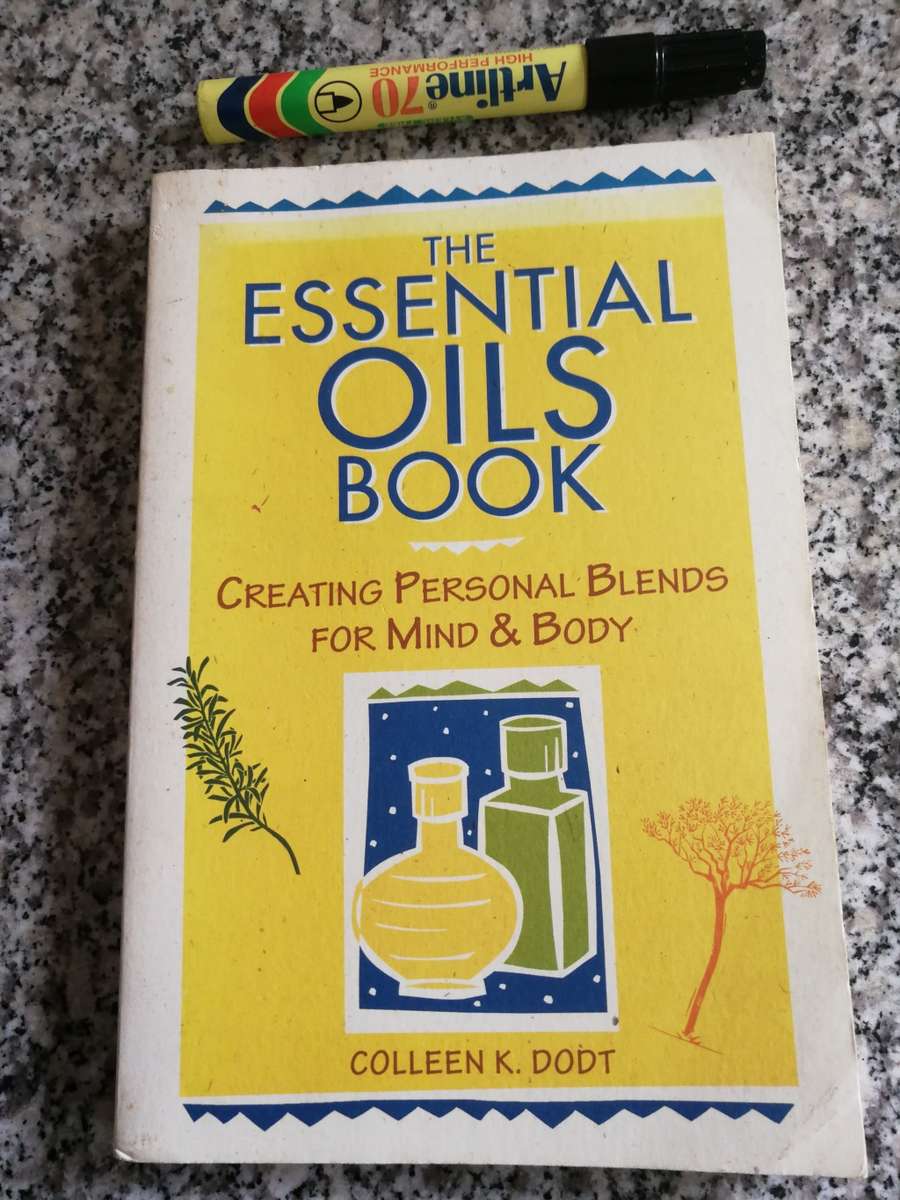 THE ESSENTIAL OILS BOOK Creating Personal Blends for Mind & Body COLLEEN K DODT  medicinal