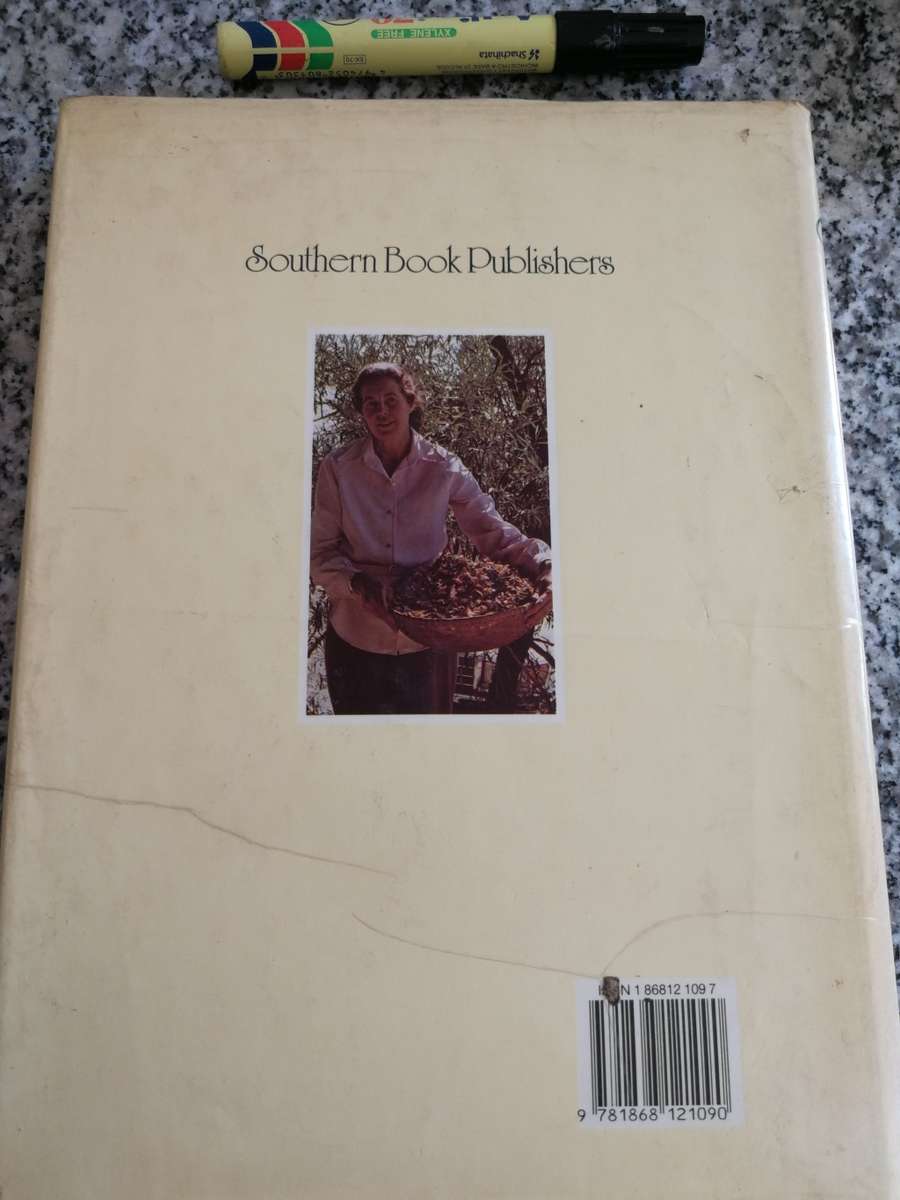 MARGARET ROBERTS BOOK OF HERBS THE MEDICINAL and CULINARY USES OF HERBS in SOUTH AFRICA