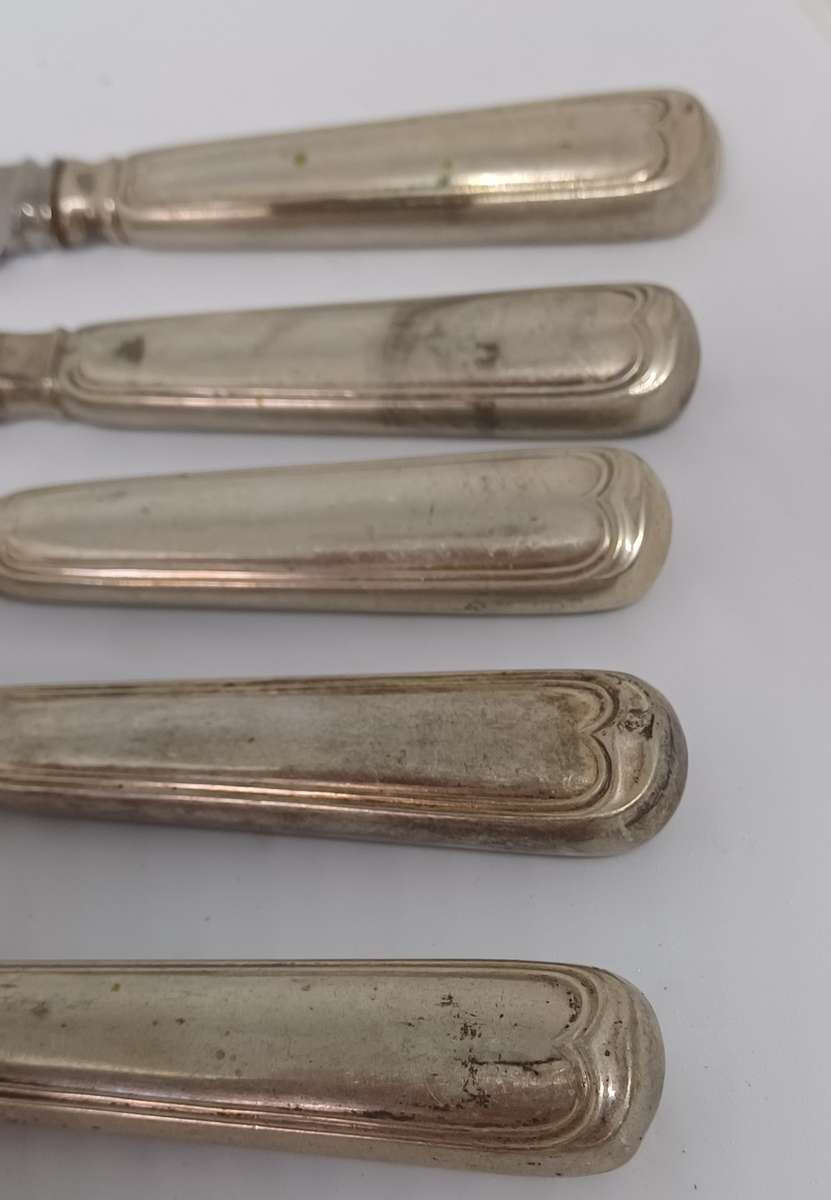 Five tableknives