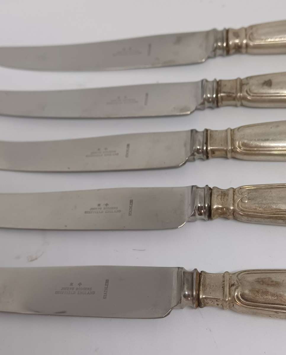 Five tableknives