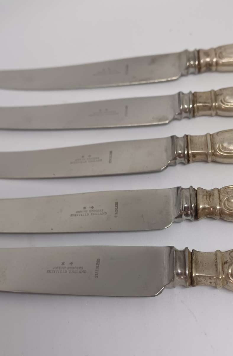 Five tableknives