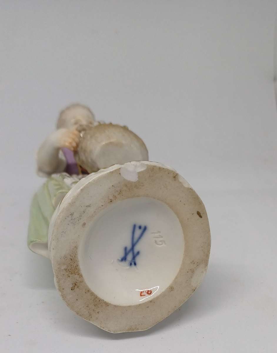 PORCELAIN MEISSEN FIGURINE