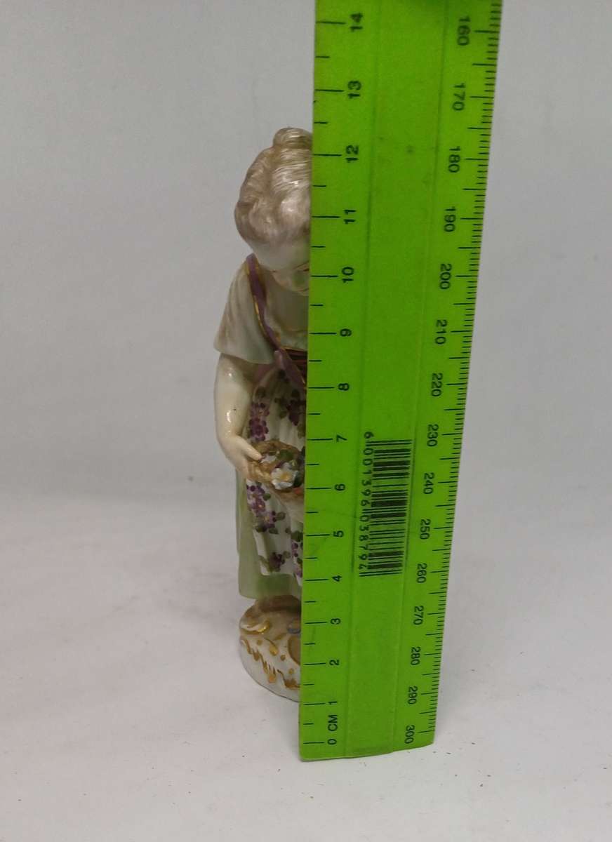 PORCELAIN MEISSEN FIGURINE